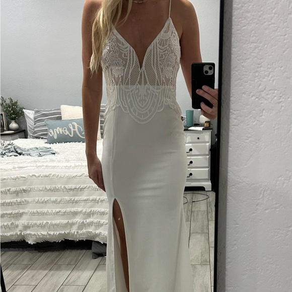 Beautiful half laced zip up dress. Could be used for a beach wedding, prom etc. - Picture 2 of 7